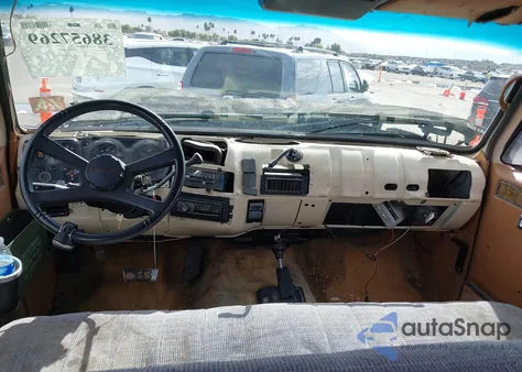 1989 Chevrolet Suburban V1500 from USA, damaged, VIN 1GNEV16KXKF192489